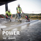 Règle vibrante à béton sans fil Milwaukee utilisée pour le nivellement de surfaces en béton.