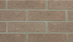 Mur de briques en terre cuite de couleur beige, avec des joints gris, montrant une texture rugueuse et uniforme.