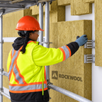 Panneau isolant en laine de roche Cavityrock de Rockwool, conçu pour murs creux.