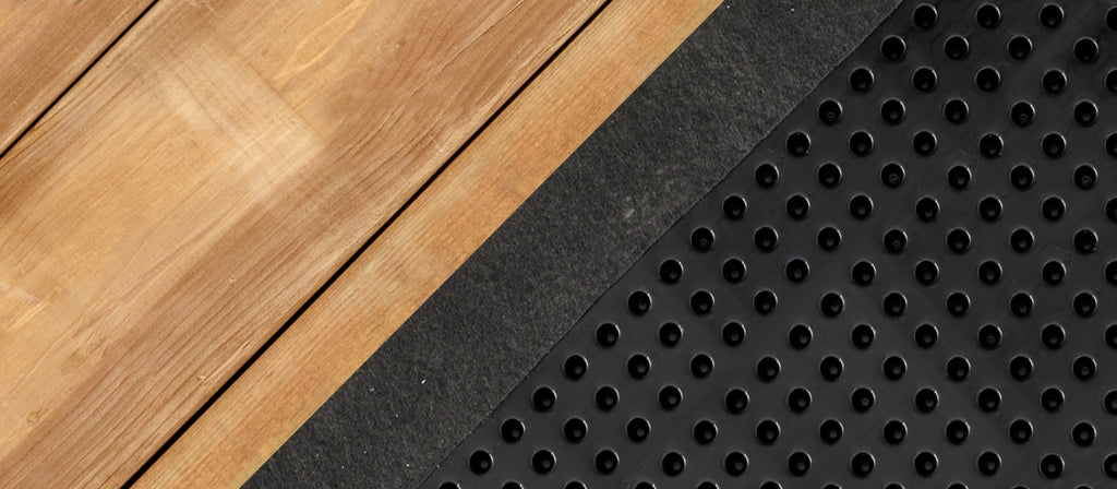 Panneau drainant DELTA®-DRAIN 6000 HI-X avec noyau alvéolé en polypropylène et géotextile, conçu pour l'évacuation de l'eau.
