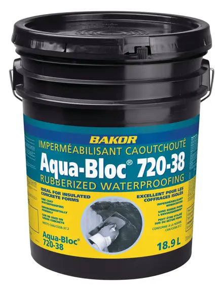 Seau noir de 18,9 L contenant de l'imperméabilisant caoutchouté Aqua-Bloc 720-38, avec étiquette informative en couleur.