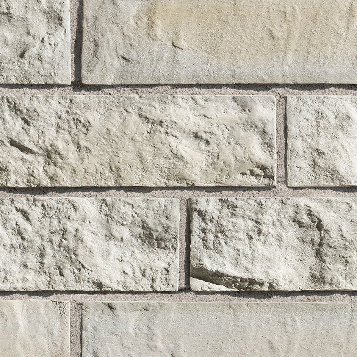 Pierre de béton architecturale grise avec texture contemporaine, parfaite pour revêtement de façade.