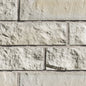 Pierre de béton architecturale grise avec texture contemporaine, parfaite pour revêtement de façade.
