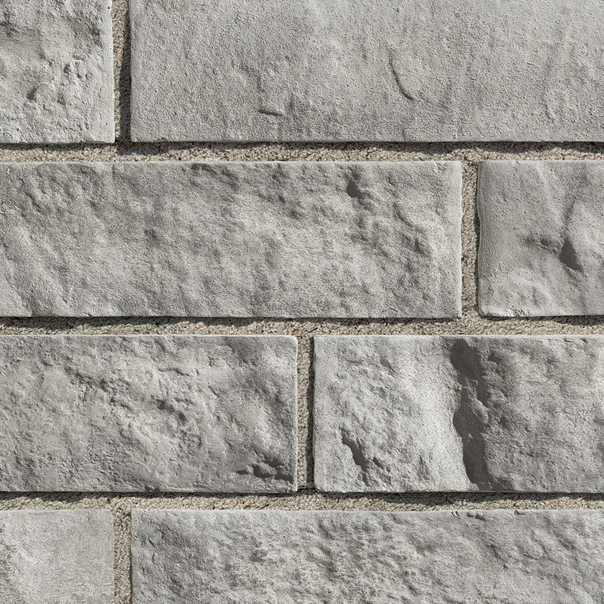 Pierre de béton architecturale grise avec texture contemporaine, idéale pour revêtement de façade.