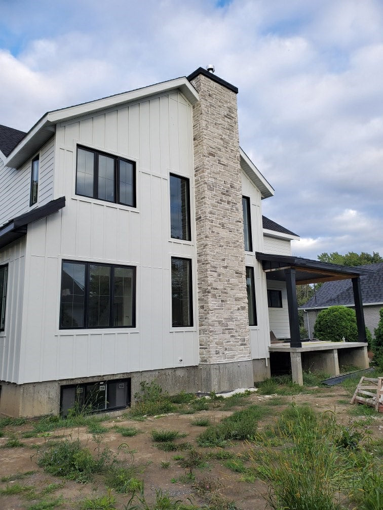 Pierre décorative en béton Ledge Cobble Stone avec aspect linéaire et rustique.