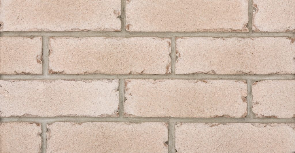 Mur de briques en argile, avec des joints de mortier clairs, texture lisse et uniforme.