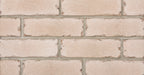 Mur de briques en argile, avec des joints de mortier clairs, texture lisse et uniforme.