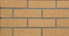Briques en terre cuite de couleur beige, disposées en rangées avec des joints gris, texture rugueuse.
