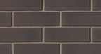 Mur de briques en argile de couleur brun foncé, disposées en motif de maçonnerie.