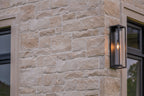 Mur en pierre beige texturée, évoquant la pierre taillée, avec nuances naturelles.