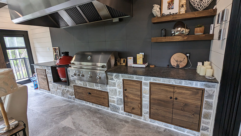 Comptoir en pierre naturelle Norway avec des nuances de gris pâle et beige.