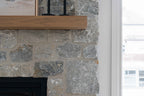 Mur en pierre naturelle Norway avec des nuances de gris pâle et beige.