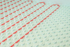 Panneau isolant Hydrofoam® en polystyrène expansé, avec motifs hexagonaux.