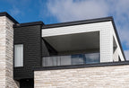 Revêtement en aluminium avec profilé texturé rappelant le bois naturel.