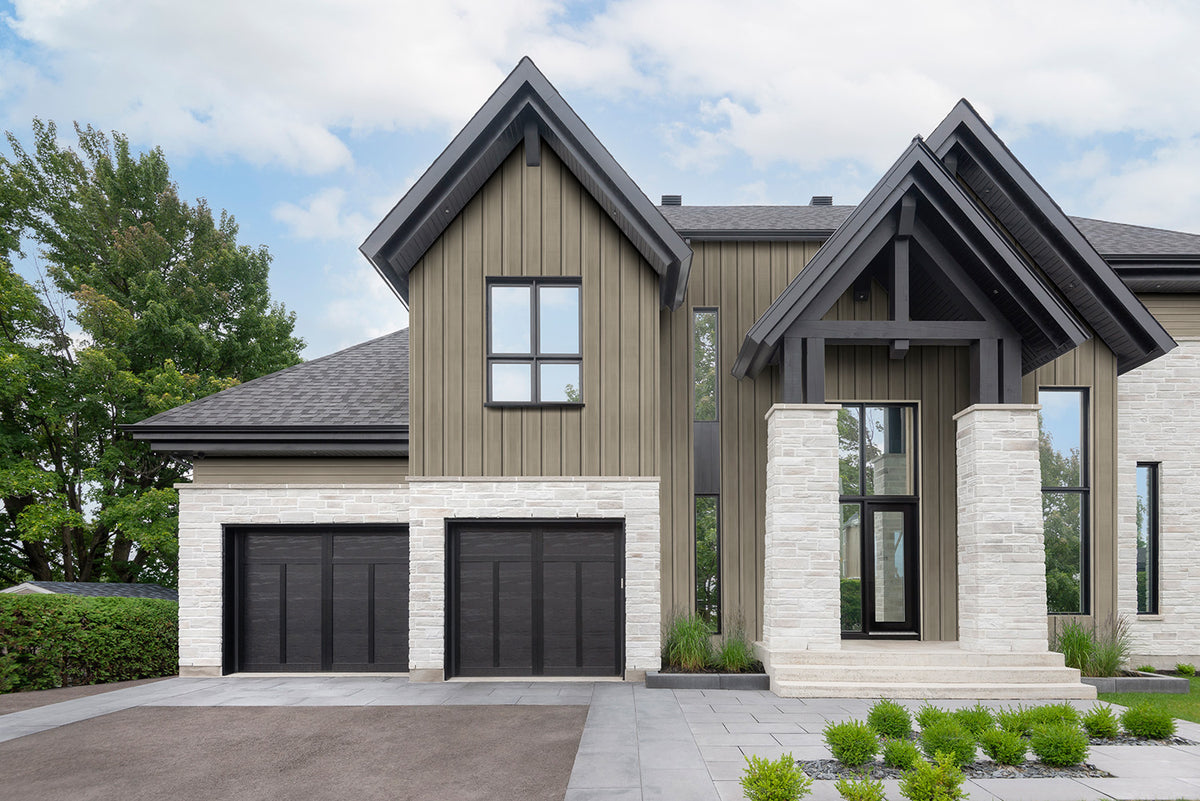 Revêtement en aluminium de style Board & Batten de la collection Bolton, idéal pour des designs contemporains.