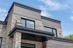 Revêtement d'aluminium Rialux avec profilé rainuré, idéal pour des projets intemporels.