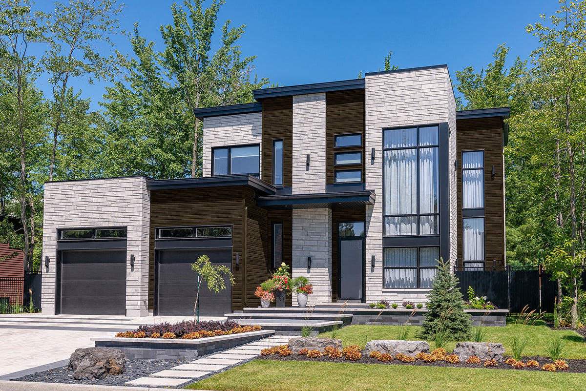 Revêtement d'aluminium Rialux avec profilé rainuré, idéal pour des projets intemporels.