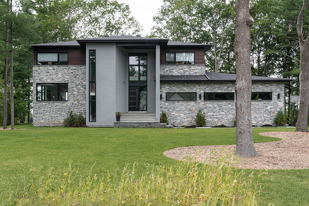 Pierre naturelle Renaissance, revêtement en pierre prétaillée inspiré de l'architecture historique.
