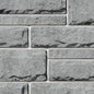 Pierre de béton grise avec texture légèrement ciselée, parfaite pour revêtement de façade.