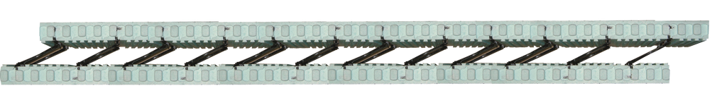 Panneaux isolants en polystyrène expansé, montrant une texture lisse et des rainures pour assemblage.