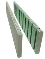 Panneaux de construction en béton léger, avec rainures et languettes, montrant une texture lisse et des couleurs gris et vert.