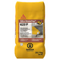 Mortier de réparation renforcé de fibres Sika MonoTop 623 F, sac jaune de 22,7 kg, avec symbole de danger.