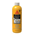 Flacon de 150 ml d'accélérateur de durcissement SikaCem, couleur jaune, avec étiquette en français et pictogrammes de sécurité.