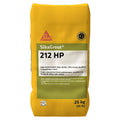 Sac de coulis SikaGrout 212 HP de 25 kg, couleur jaune, étiquette verte avec des informations sur le produit.