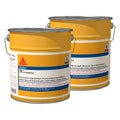 Deux seaux de colle époxy structurale Sika Sikadur 31 Hi-Mod Gel, couleur jaune, avec étiquettes détaillant les caractéristiques du produit.