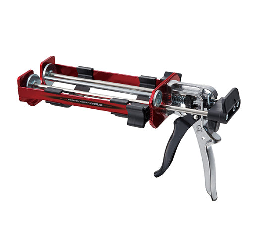 Pistolet à calfeutrer rouge et argent avec un mécanisme de déclenchement, conçu pour appliquer des matériaux d'étanchéité.