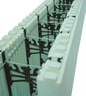Système de support intérieur en forme d’échelle pour coffrages Nudura, avec traverses en fil métallique.