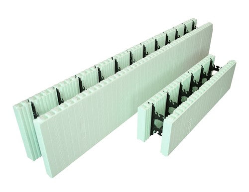 Panneaux isolants en polystyrène expansé, de différentes tailles, avec rainures et languettes pour assemblage.
