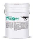 Seau blanc de 18,9 litres de produit TREMdri, avec étiquette indiquant des instructions et des avertissements.