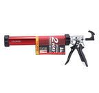 Pistolet à calfeutrer rouge et noir, modèle Tajima, avec un tube de 2WAX pour application de mastic.